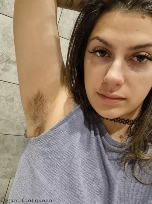 Took this before my shower 🚿 I didn't shave 😌