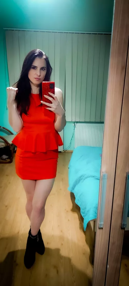 Trying on an old dress,not sure if I like it anymore🤔