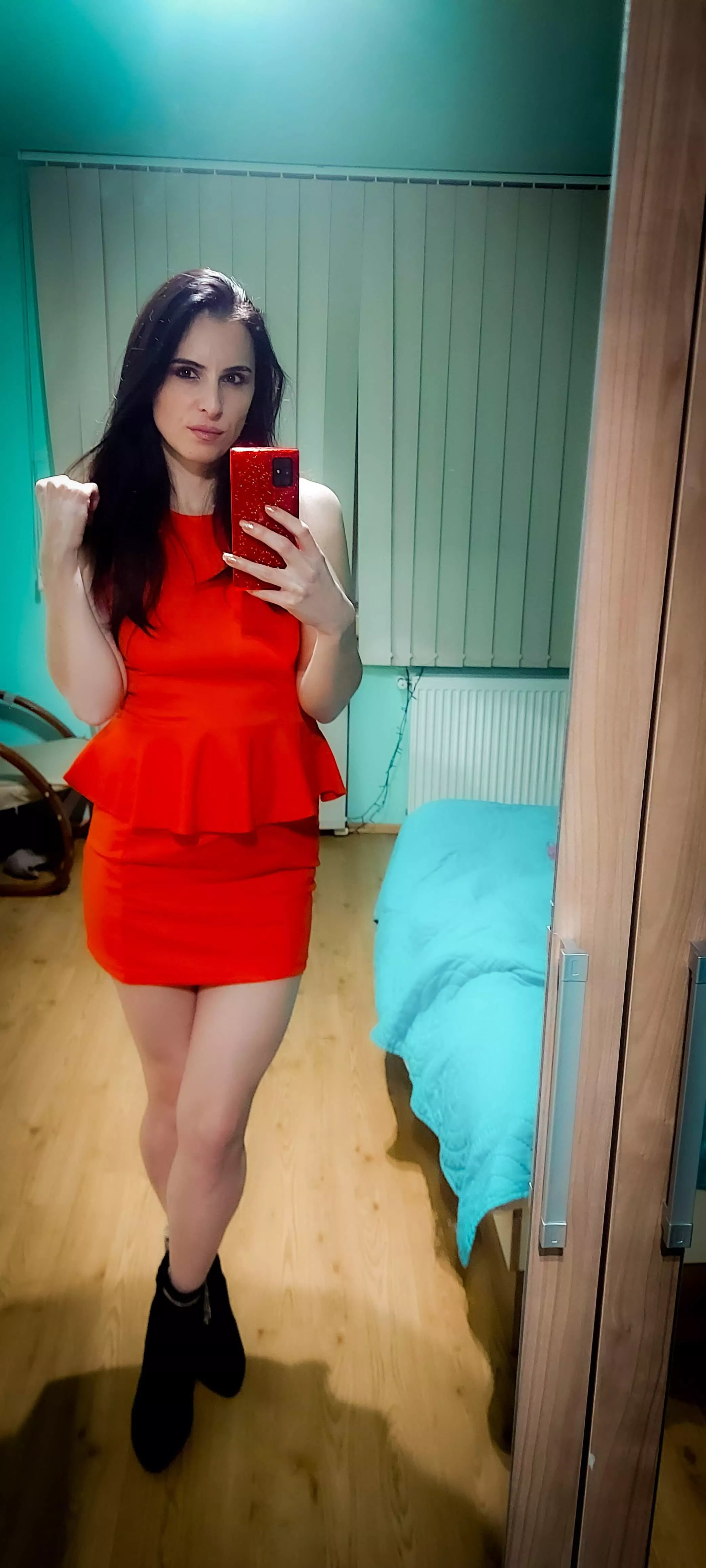 Trying on an old dress,not sure if I like it anymore🤔