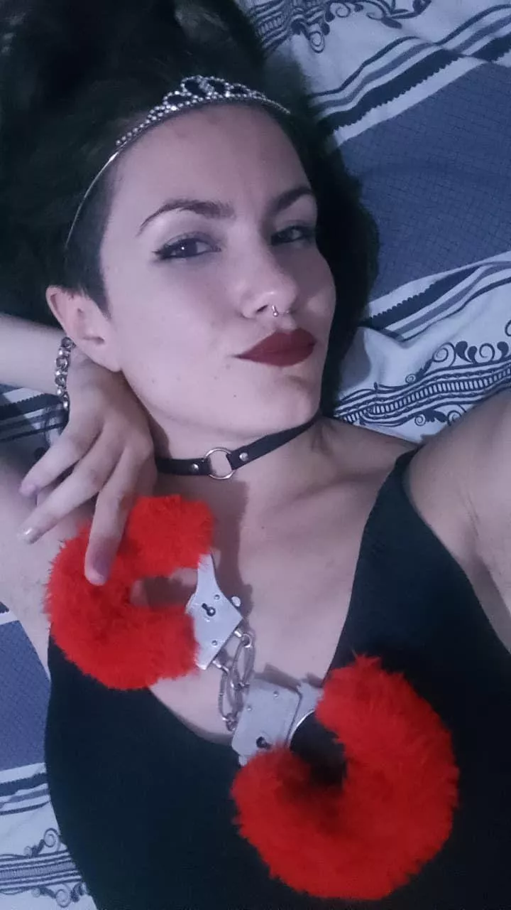 Wanna play with mommy? 😈👑