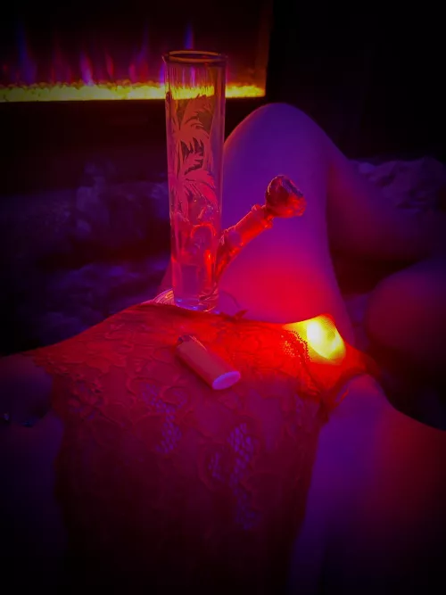 Who wants to smoke with me😈