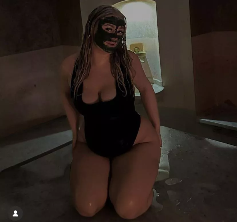 Your thick blonde Barbie 😘❤️