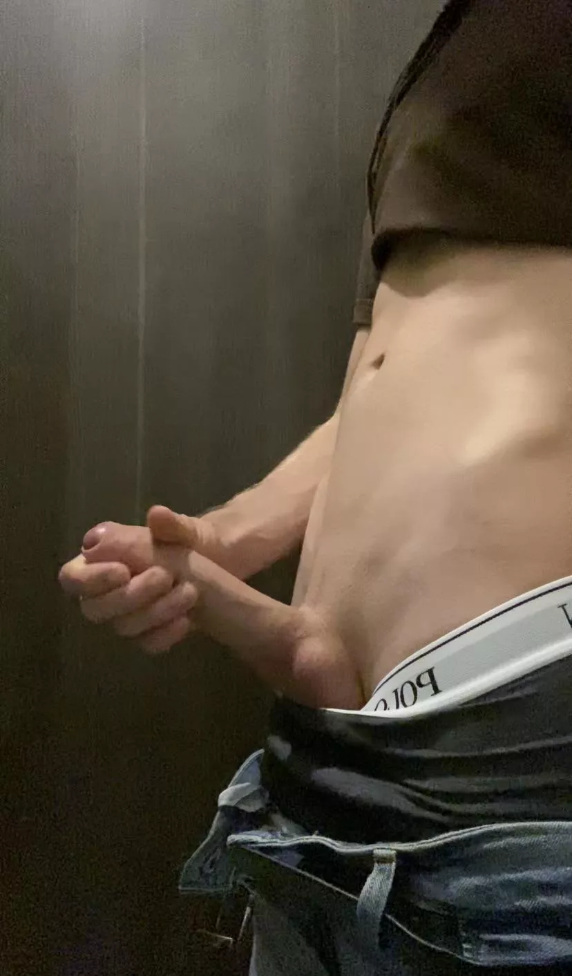 19 wanna fuck in the public bathrooms?