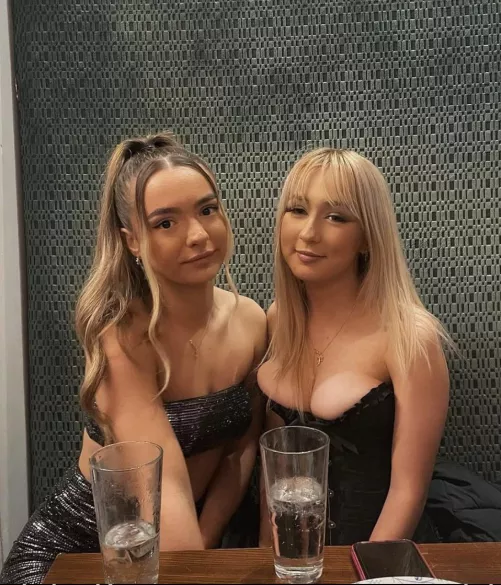 Amber(L) or Alice(R)