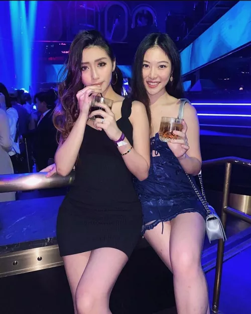 Asian girls, I picked Right. HBU?