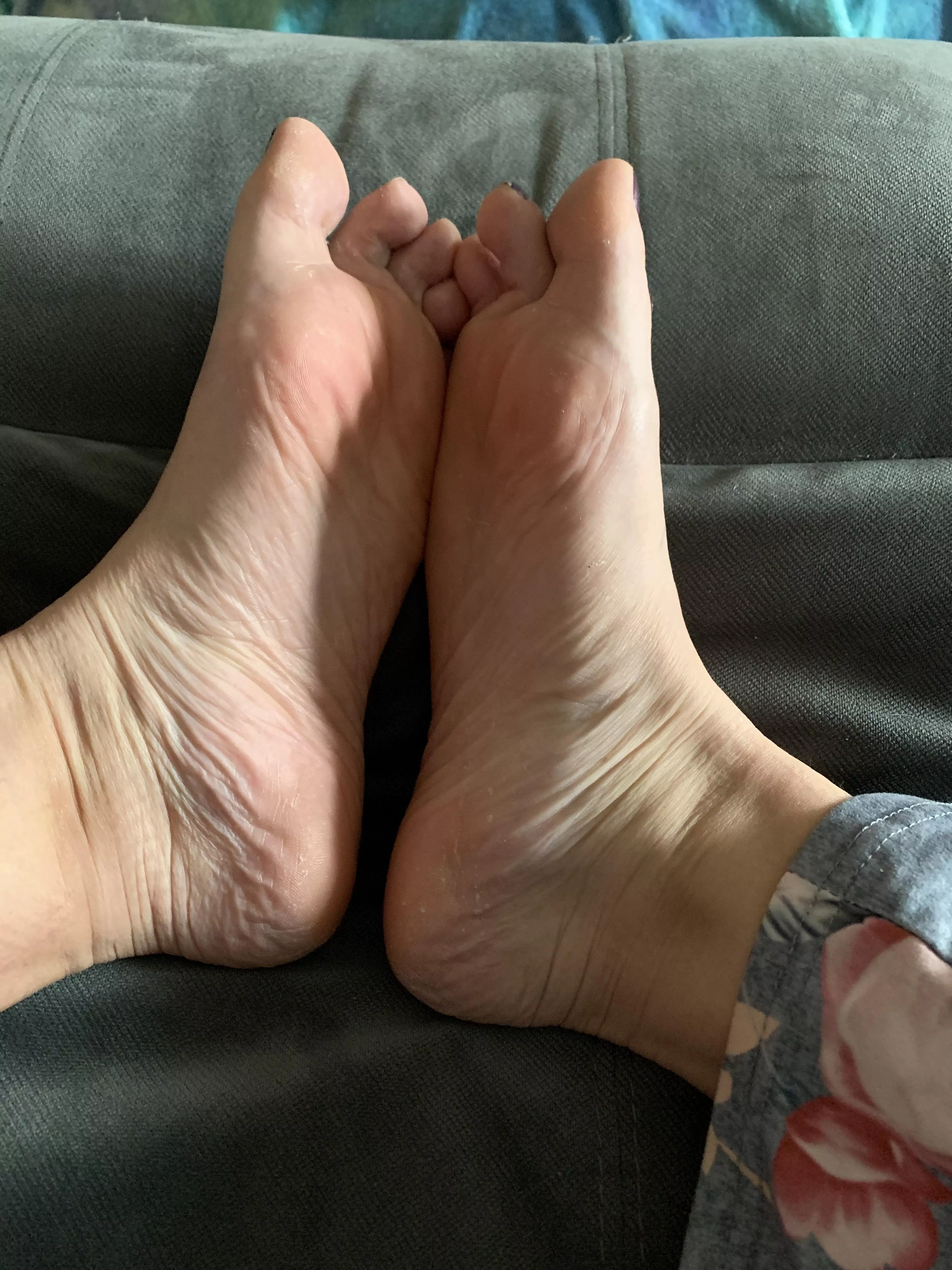 Be a good foot boy and rub my tired feet 🥺