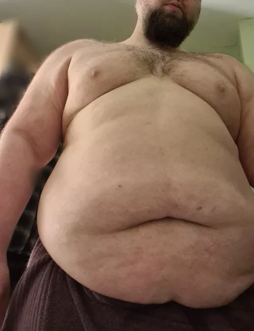 Big belly still take my shirt off like Nelly