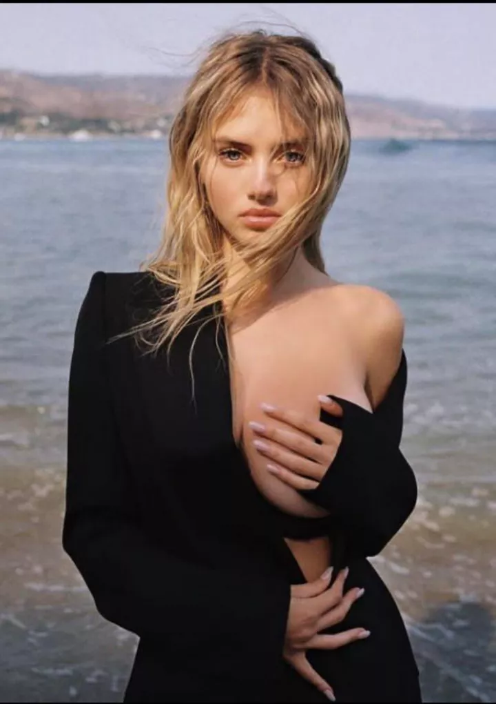 busty 18yo Leni Klum