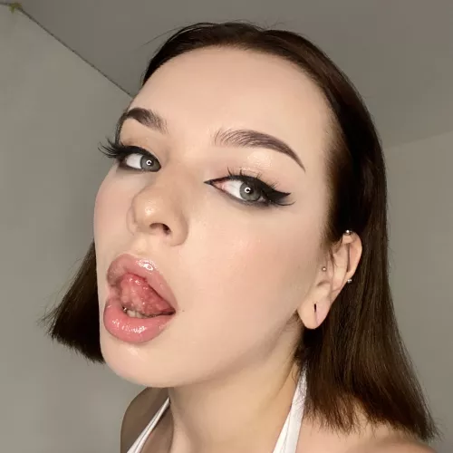 Can I be your fuck doll tonight?