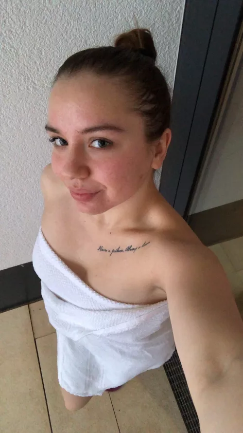 Can I drop the towel and be your fuckdoll rn? 🧖🏼‍♀️