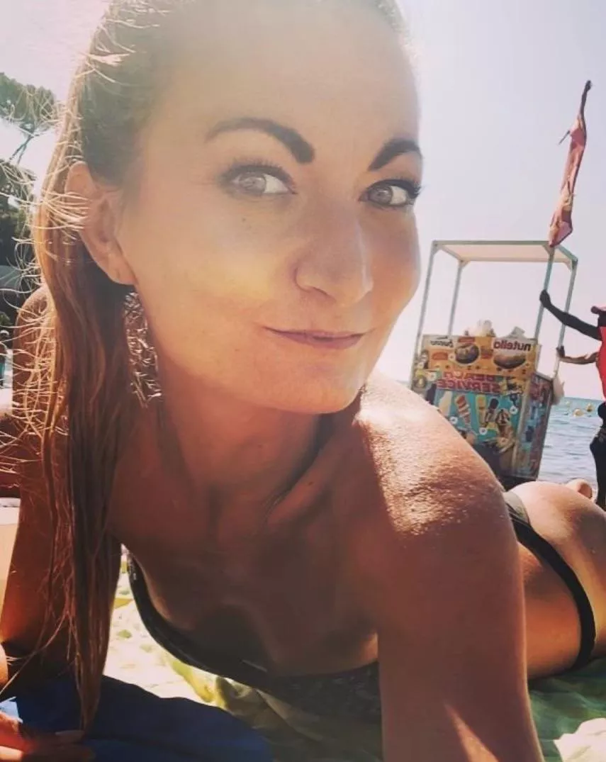 [Challenge] cum on this picture of my aunt. Show At us the result.