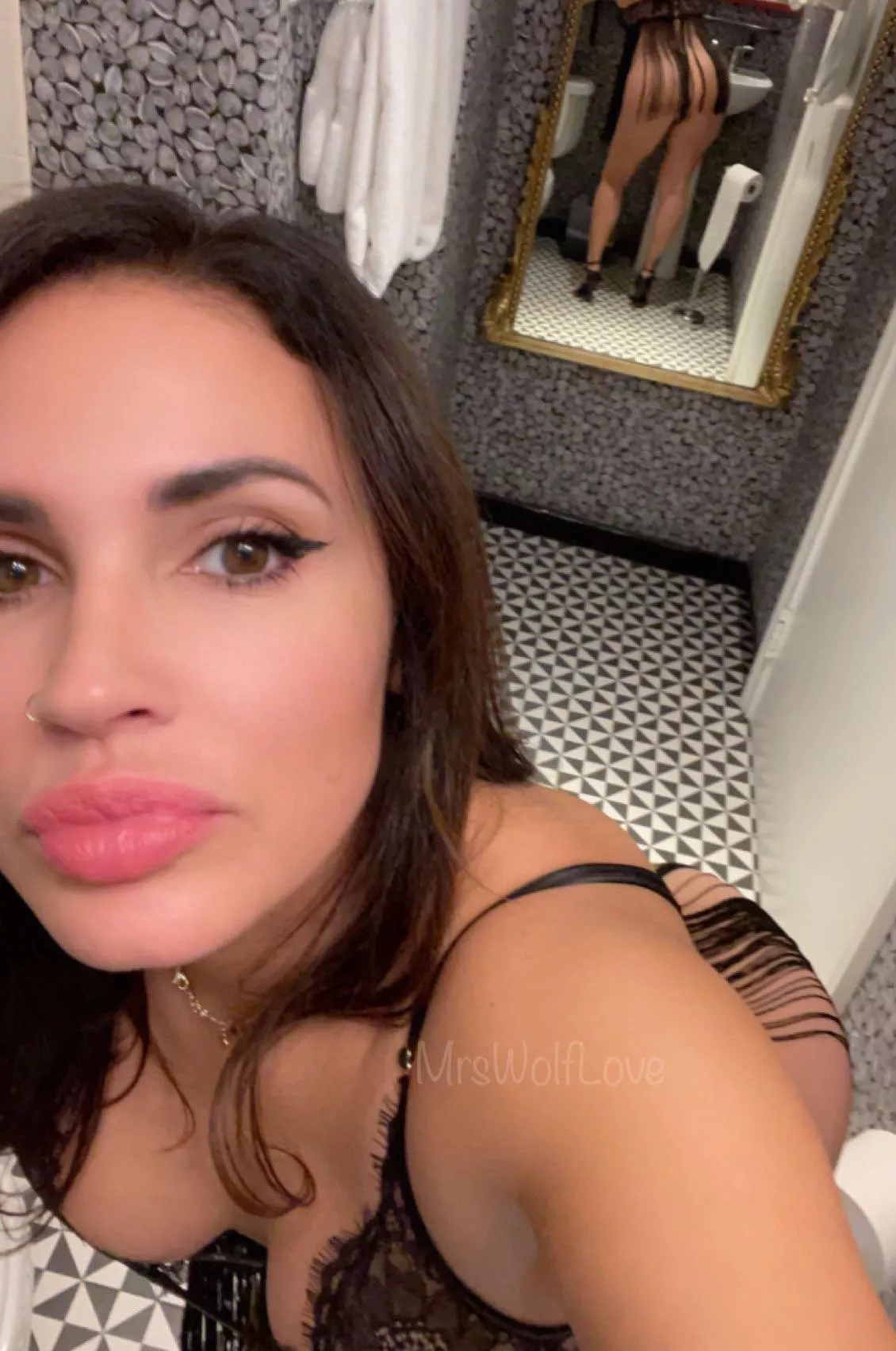 Come into my milf lair. It’s safe. I promise. 44f