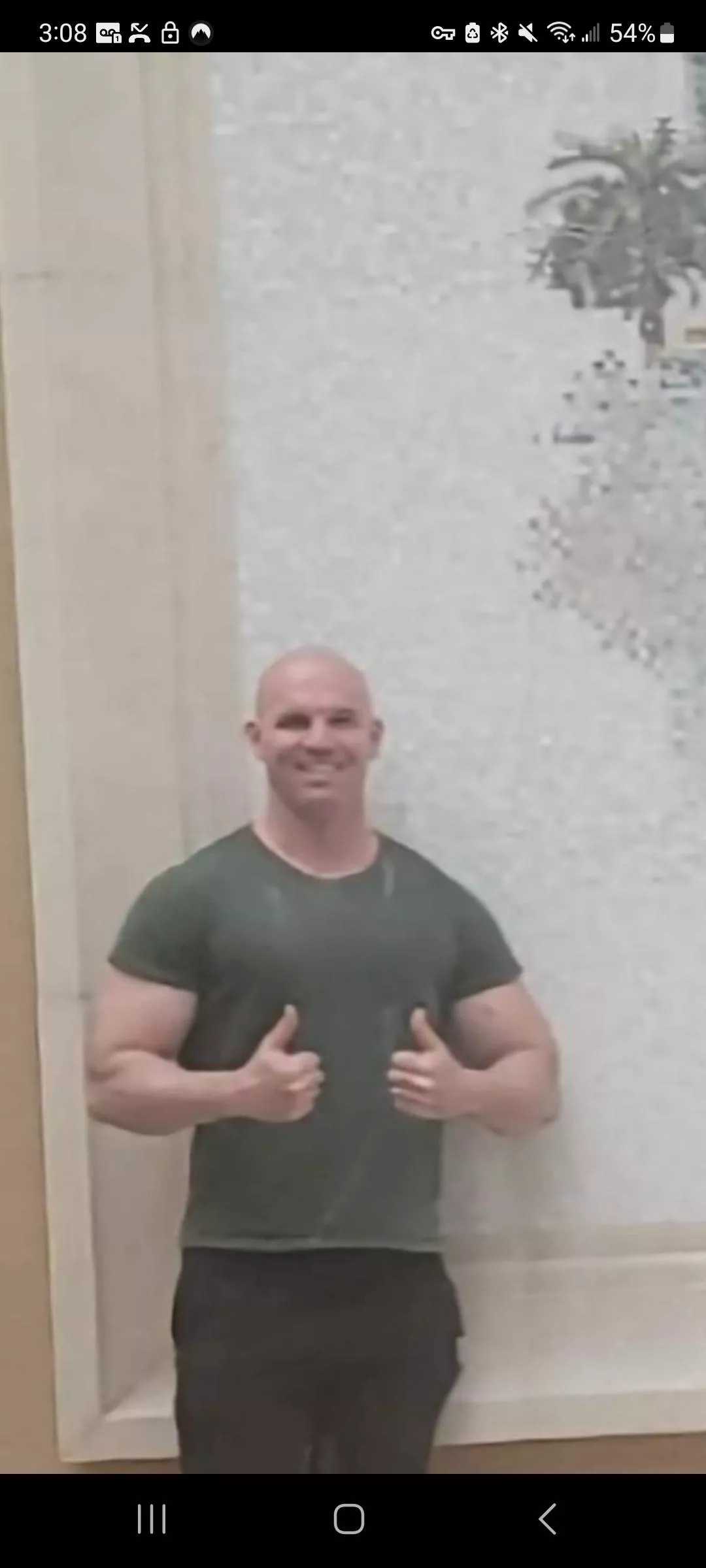 Deployed out to UAE where it's 70 degrees and sunny! Two thumbs up for my friendly handsome bros!