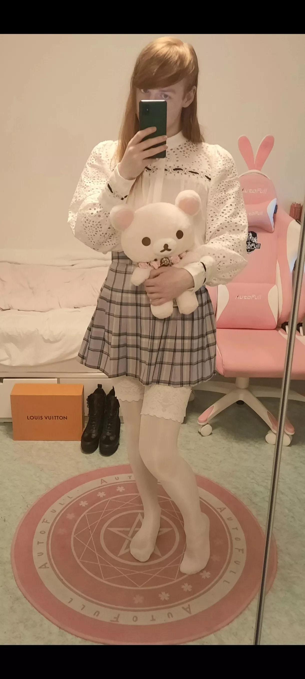 Do you like my stockings? 💕