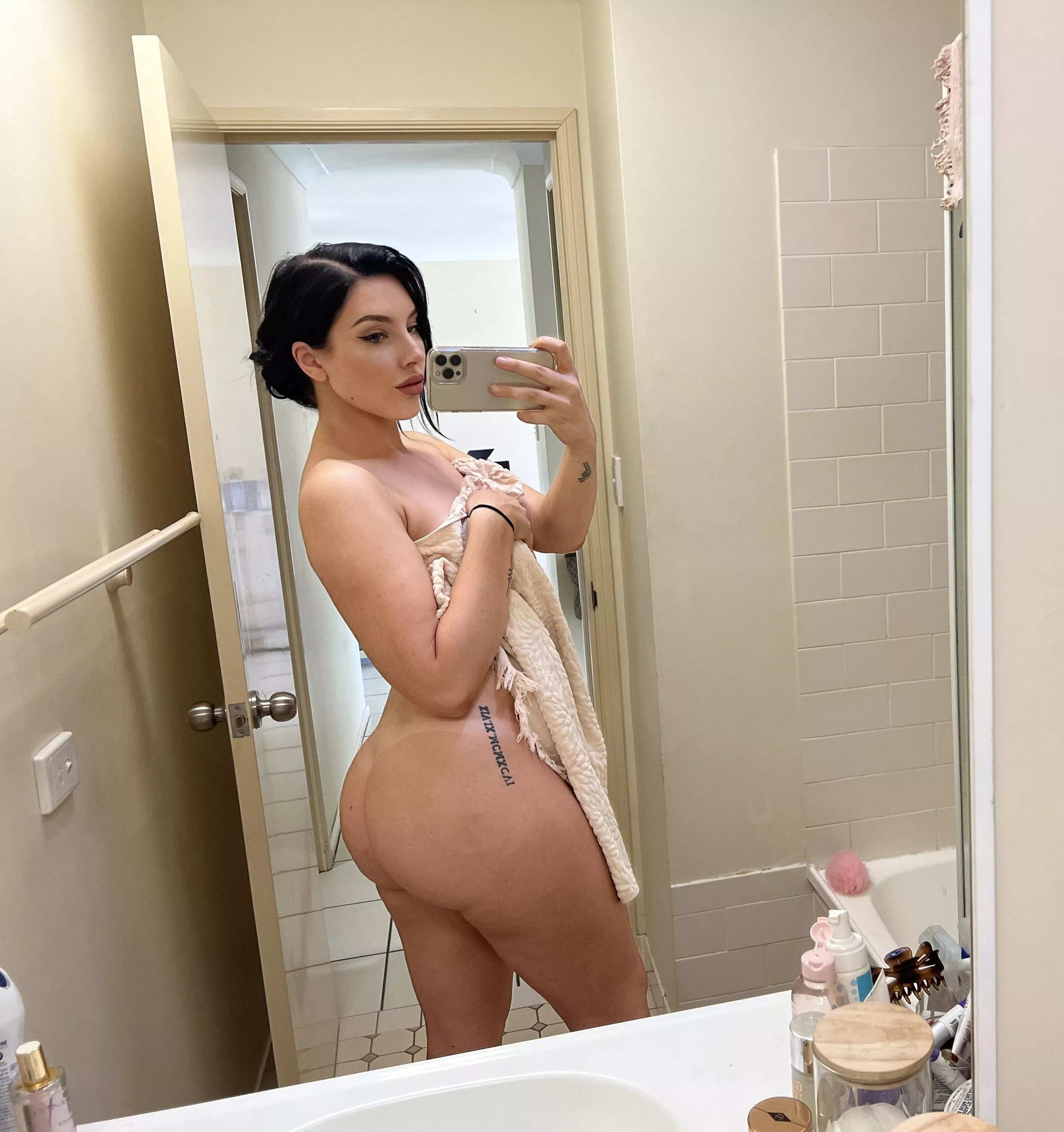 Excuse me… can you help me in the shower ?