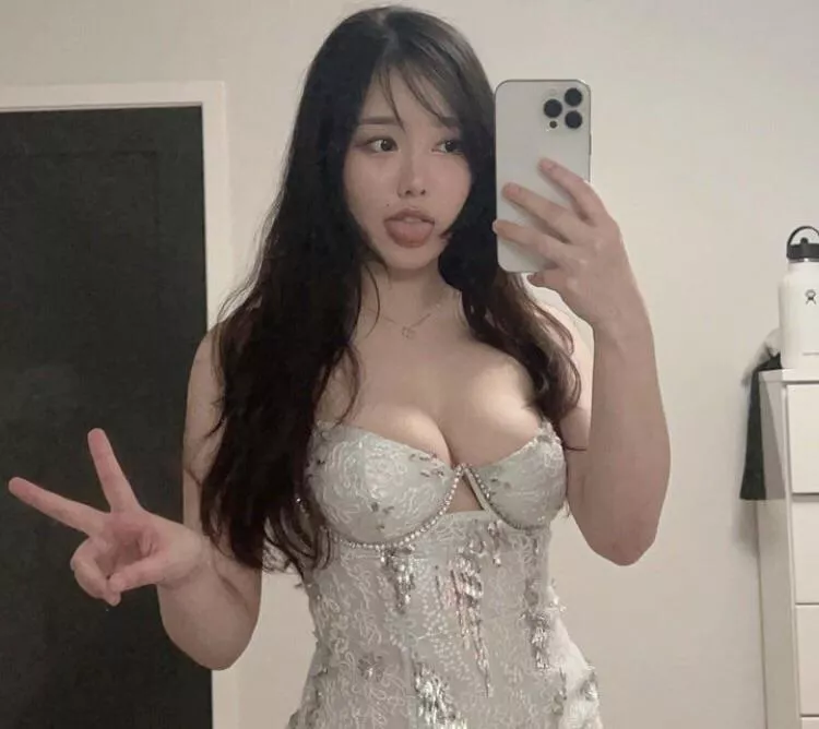 Feed me and I’ll cam [disc, snap, insta]