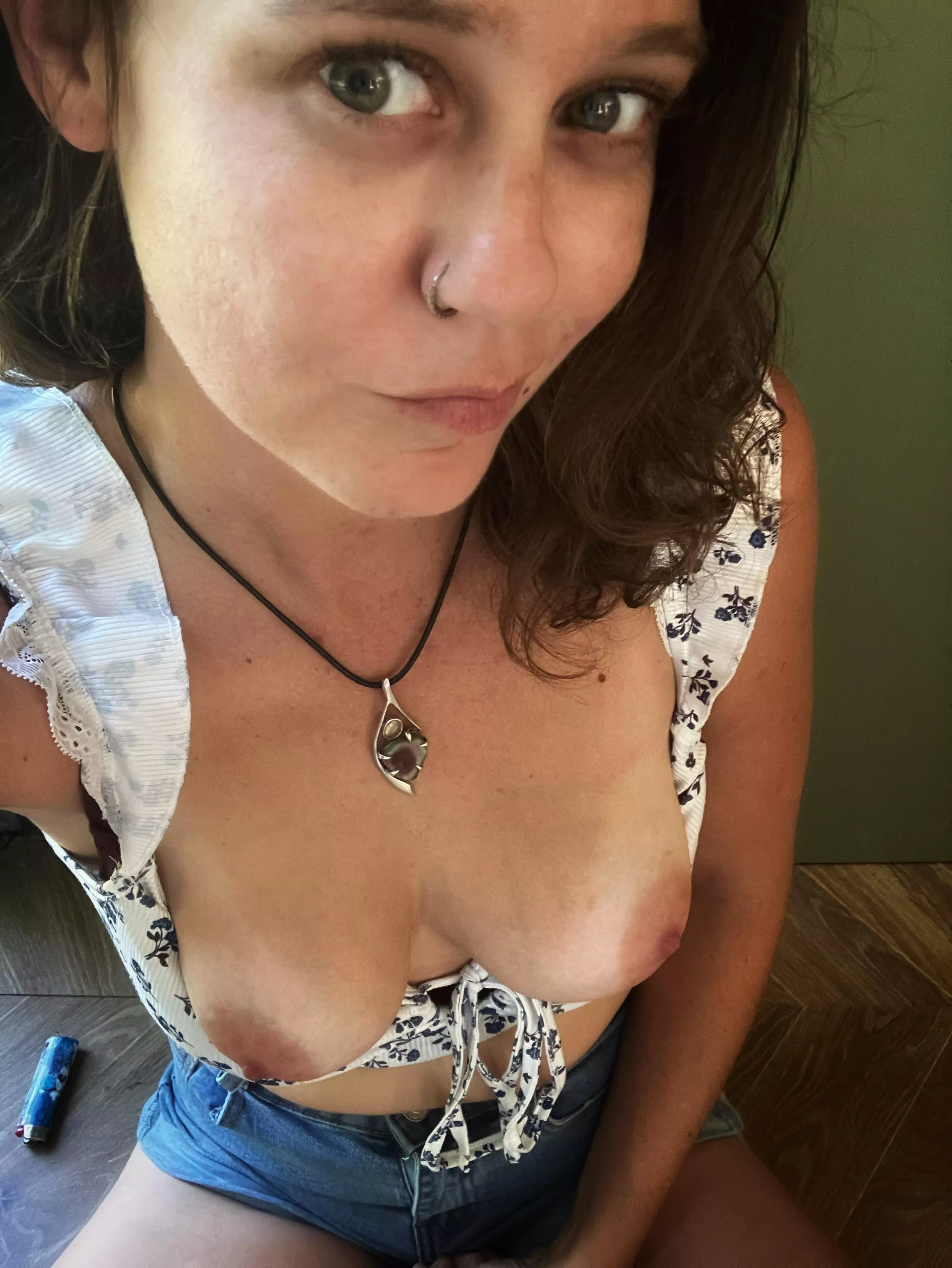 First post here 🥰 Ive been sitting in my doorway for the last hour like this 😈