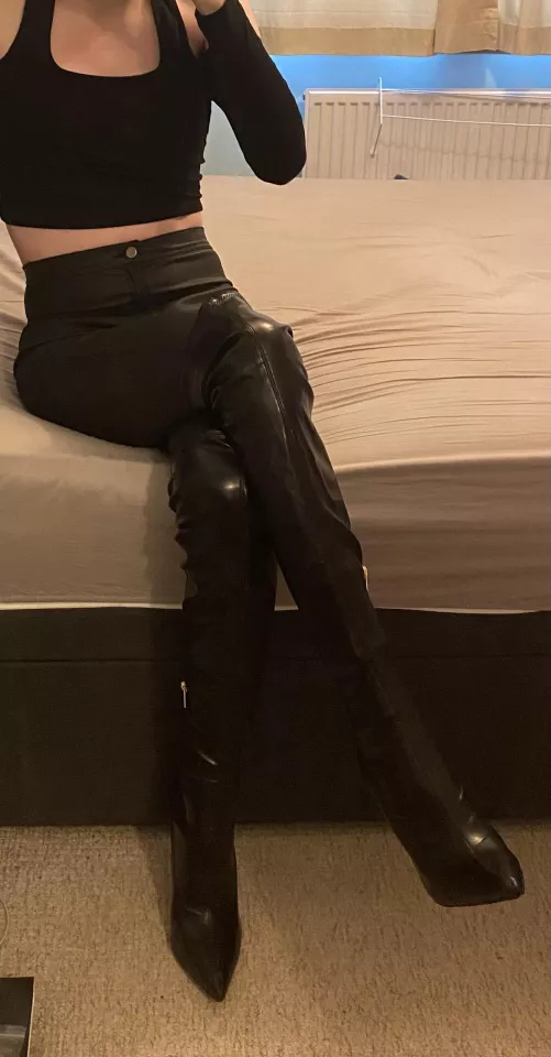 First post of hopefully a bunch more to come, what do you think?? 🖤🖤