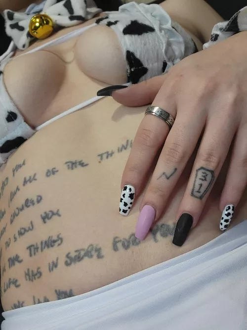 Fresh set of cow print nails to match my slutty cow outfit..💗🐄