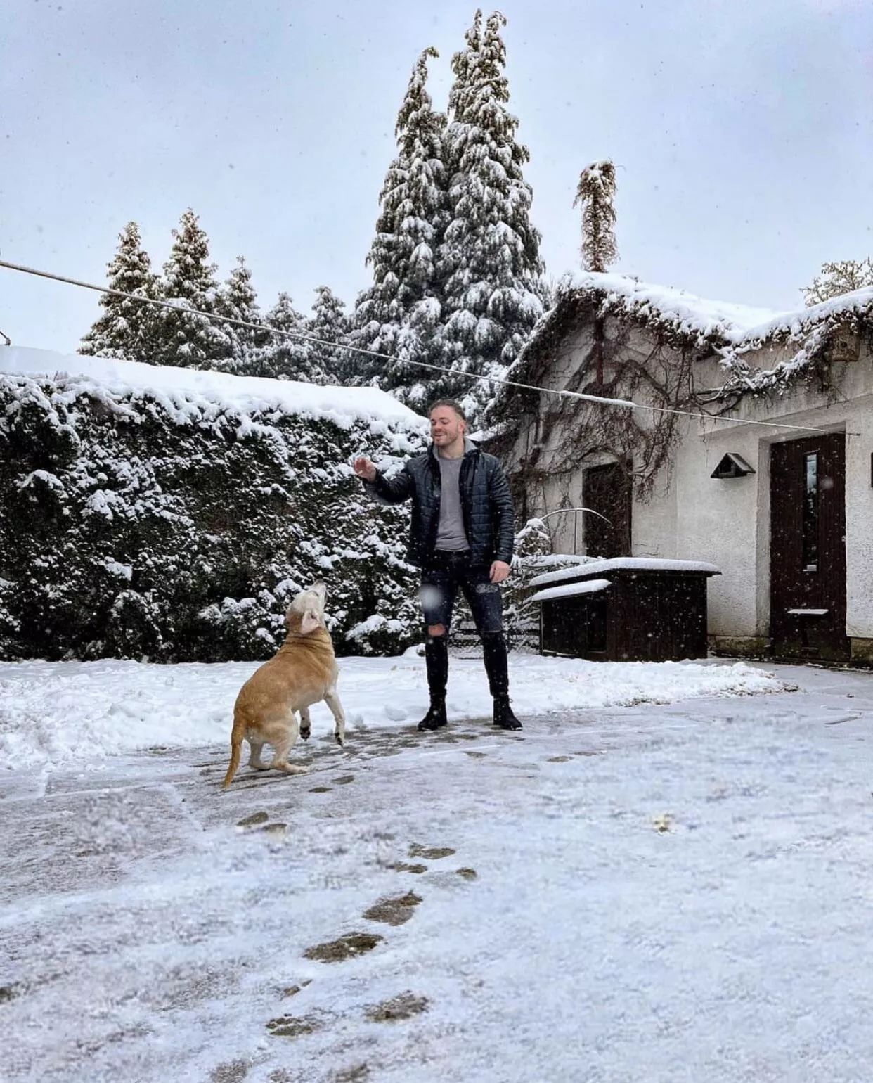 Greetings from Geneva. Have a great Monday!