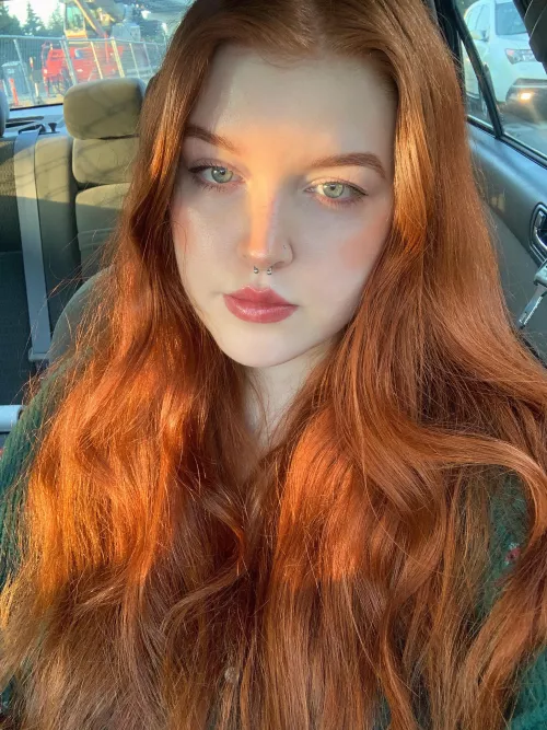 Happy Monday! Here’s a little car selfie❣️