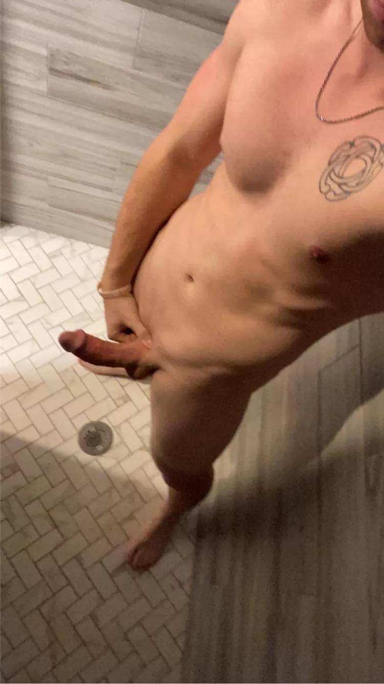 Hard as fuck w the shower open👅