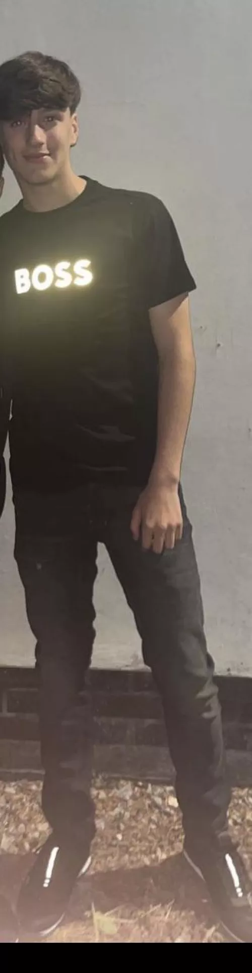 Hey there hope your having a good day. I’m a freshly turned 18 year old twink looking to please an older male. I also enjoy other stuff but we can speak about that in chat if you are interested