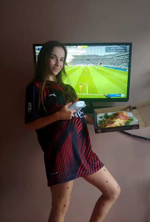 Hi! :3 I'm Wika and I'm new here! I'd like to play FIFA and eat pizza [F] 23