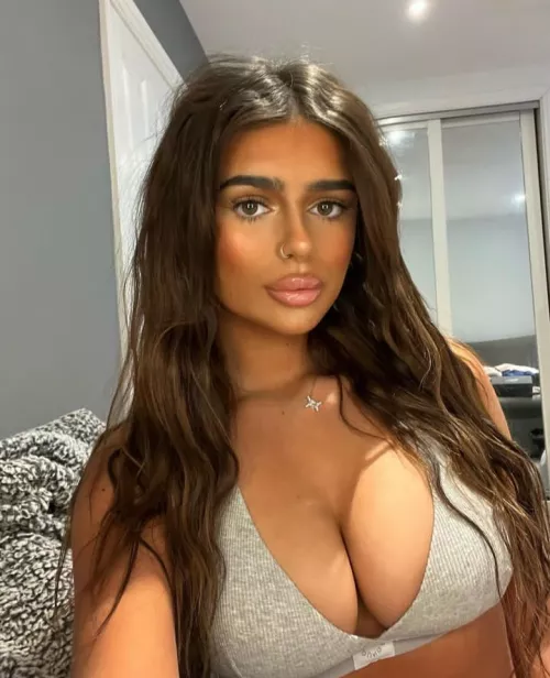 Hollie looking like a perfect brunette bimbo