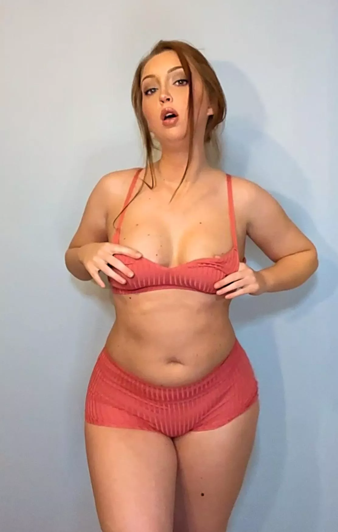 i also have this set in blue :)