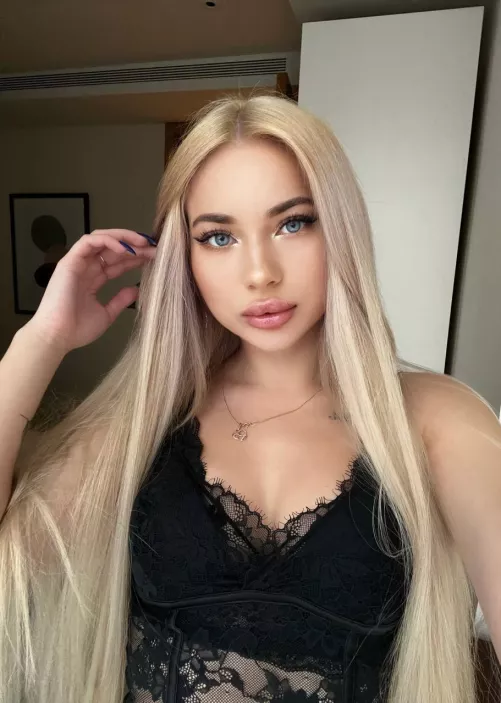 I feel so cute in this selfie and I hope I am.