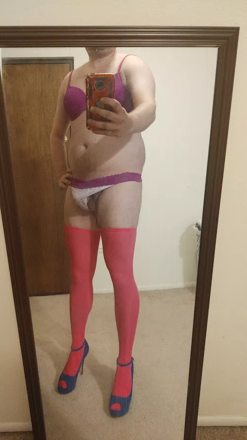 Idc about matching. I just want to look like a slut.
