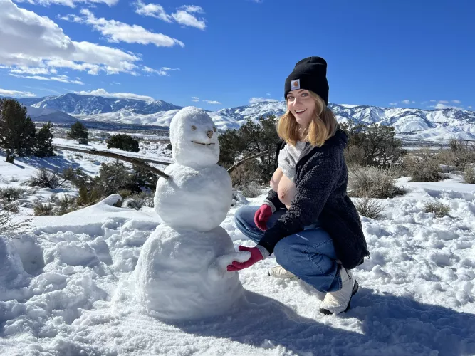 Let's have a threesome with the snowman