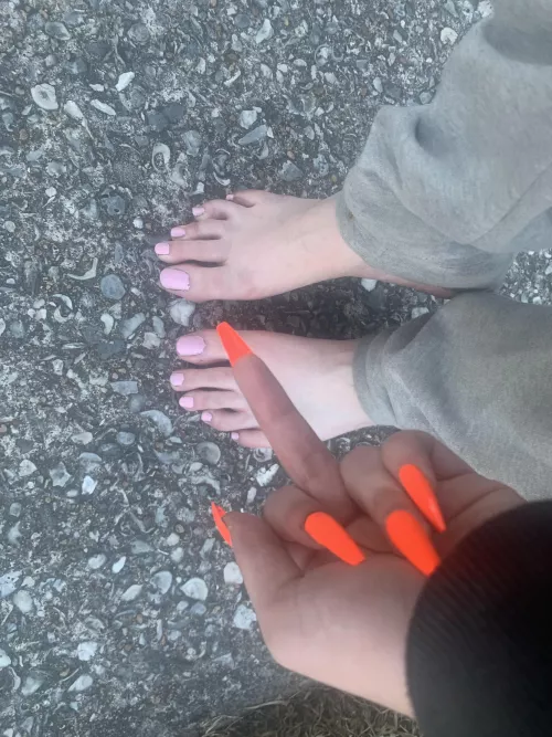 love walking barefoot 👣❤️