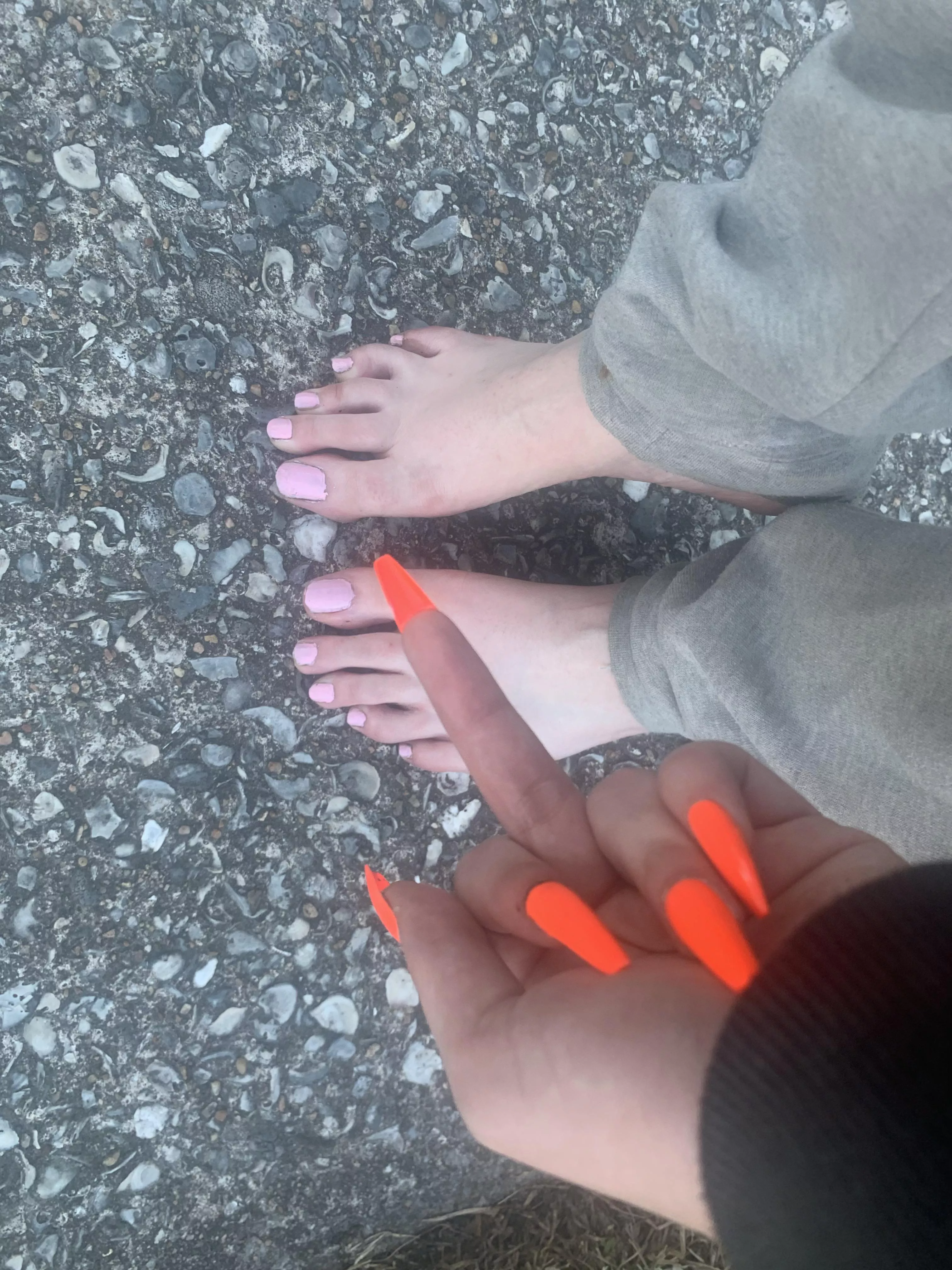 love walking barefoot 👣❤️