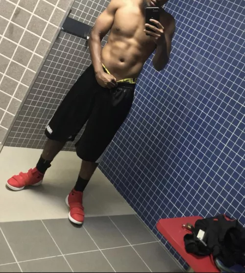 [M] after we workout, I’ll bend you over so I can eat that pussy