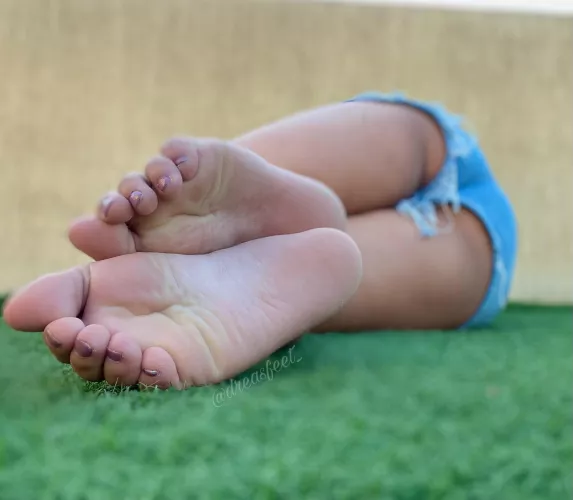 Meaty soles Monday… imagine this is the view every time you woke up😉