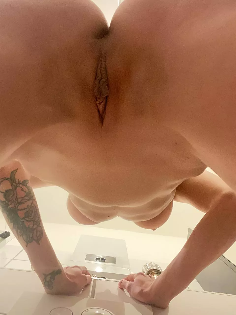 My pussy is going to sit on your tongue💋💋