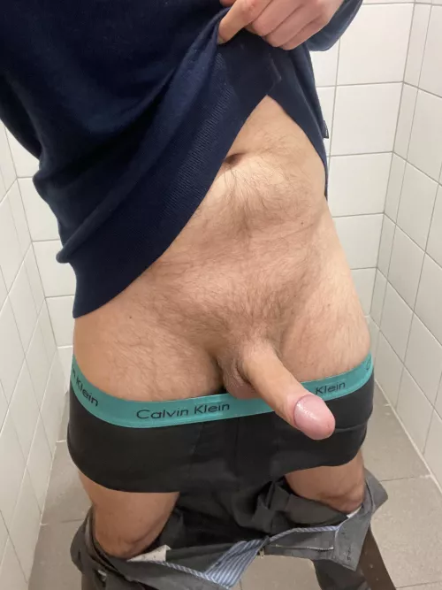 [NSFW] wanna join me in the bathroom? 🥵😏