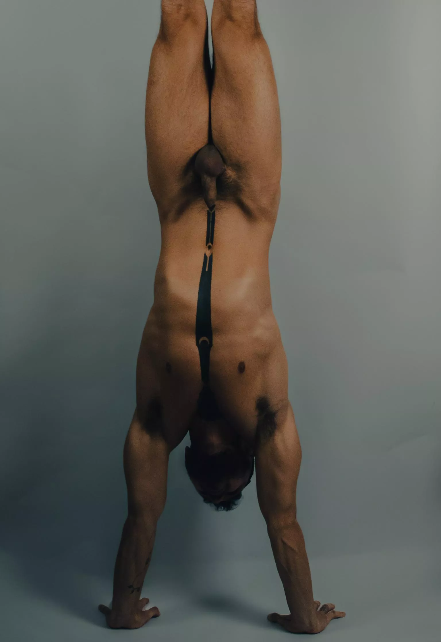 Nude handstand from the front just doesnt look right..