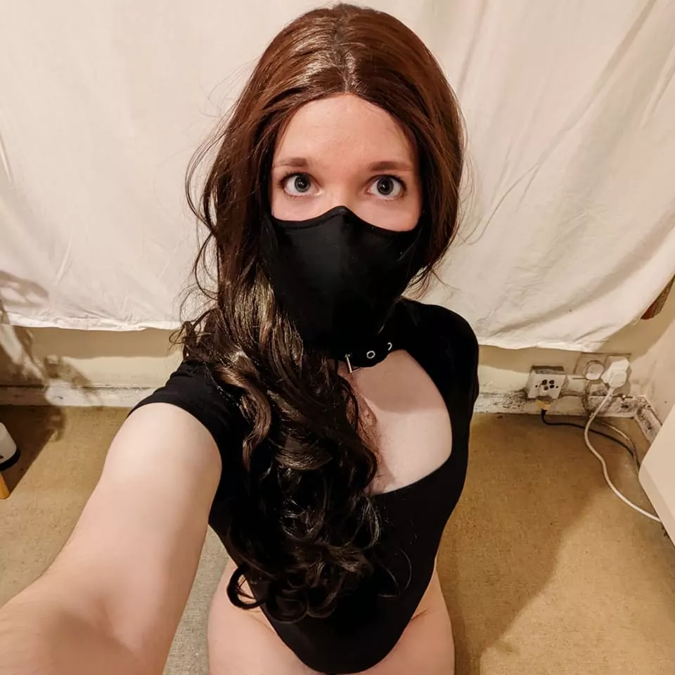 On my knees, collared and ready to be an obedient little girl 🖤💋