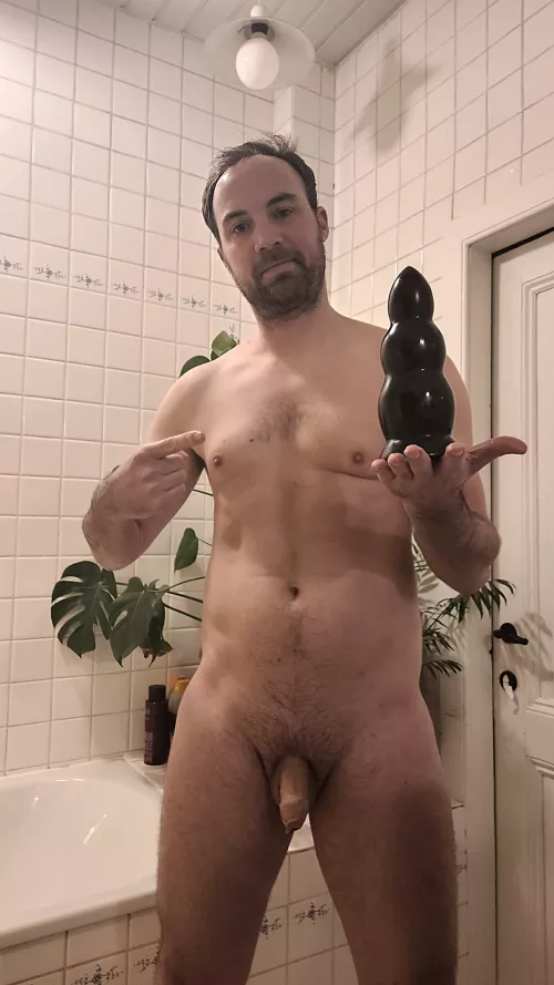 Played with this bad boy again! I'm trying a 3 day stretching training! 3 days riding this guy for like a hour and after that i aftercare myself with a 2.36 inch plug for a fjew hours. Hope it gives me a even bigger gape!