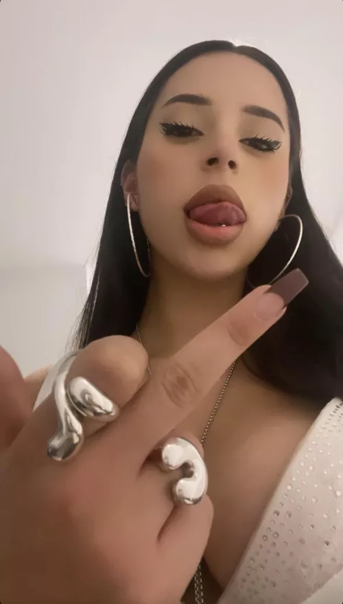 Pls make Cuckold/Cleanup captions of my crush😩😍🫣