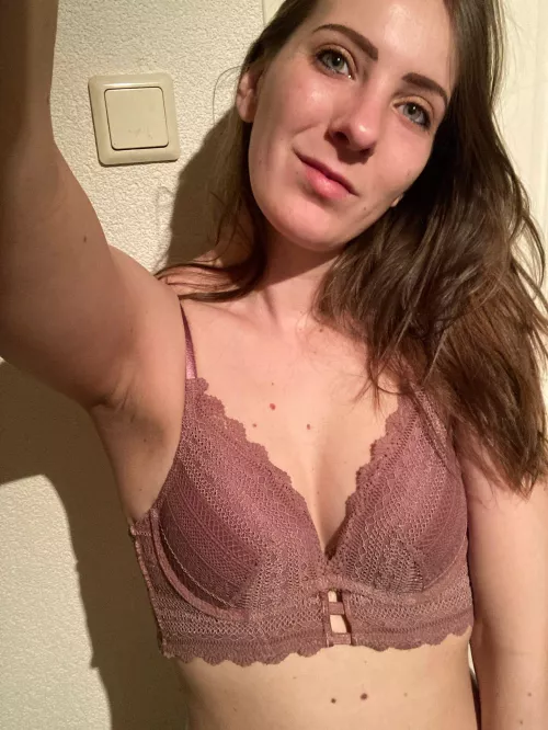 Selfie during getting dressed [f]