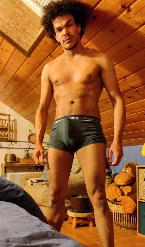 Stay on the bed, here I am