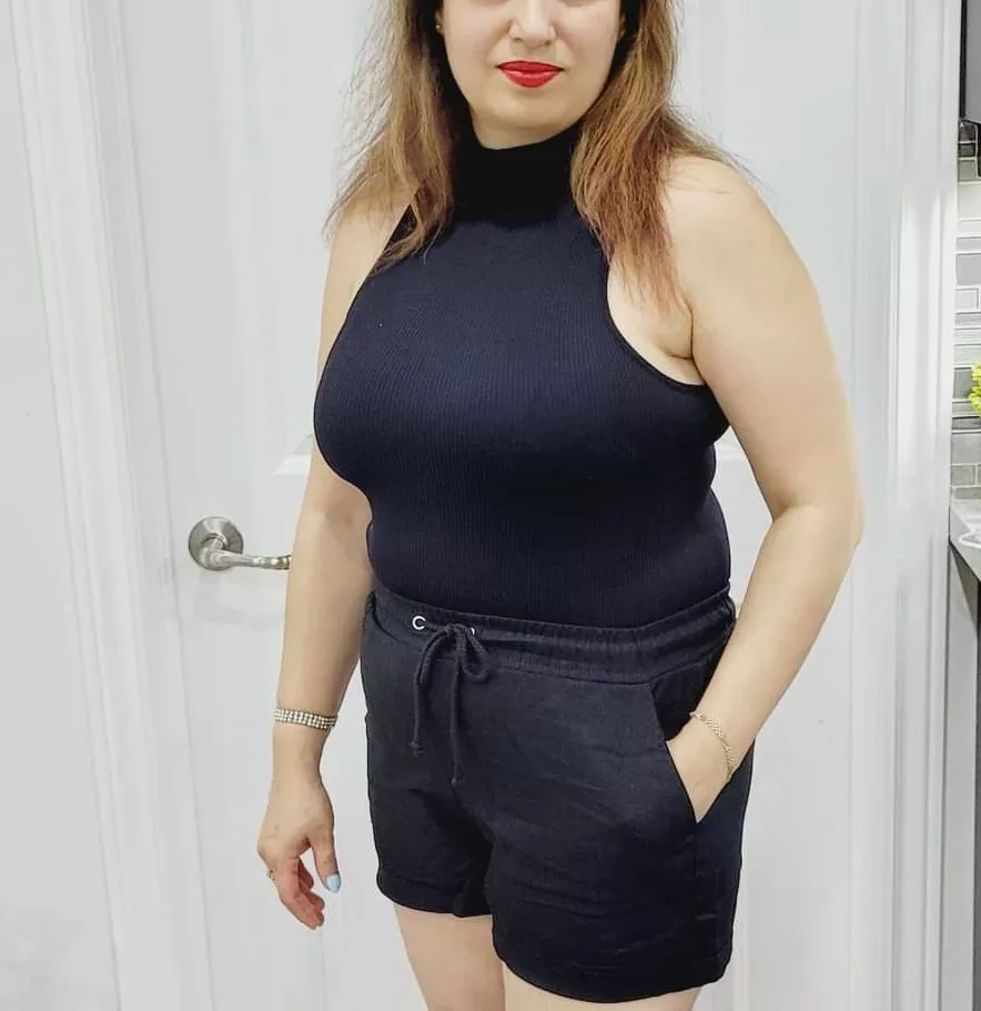 strong matured bulls needed for my Indian hotwife. dm/pm