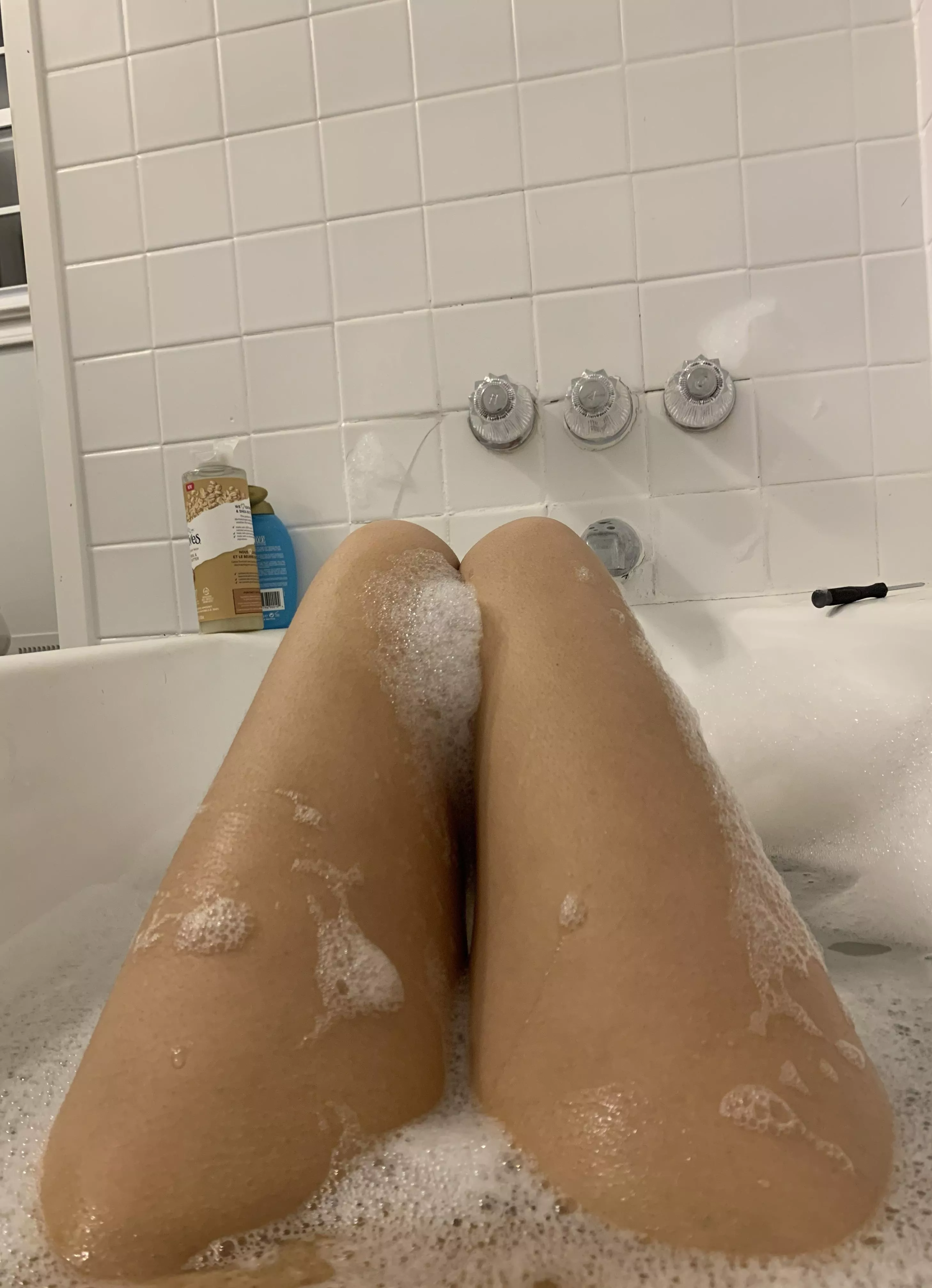 the bubbles make this a clean pic😇