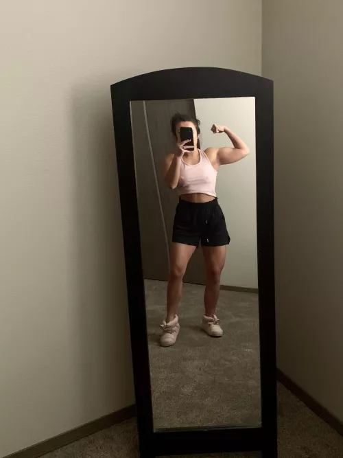 The flex before the workout 😈