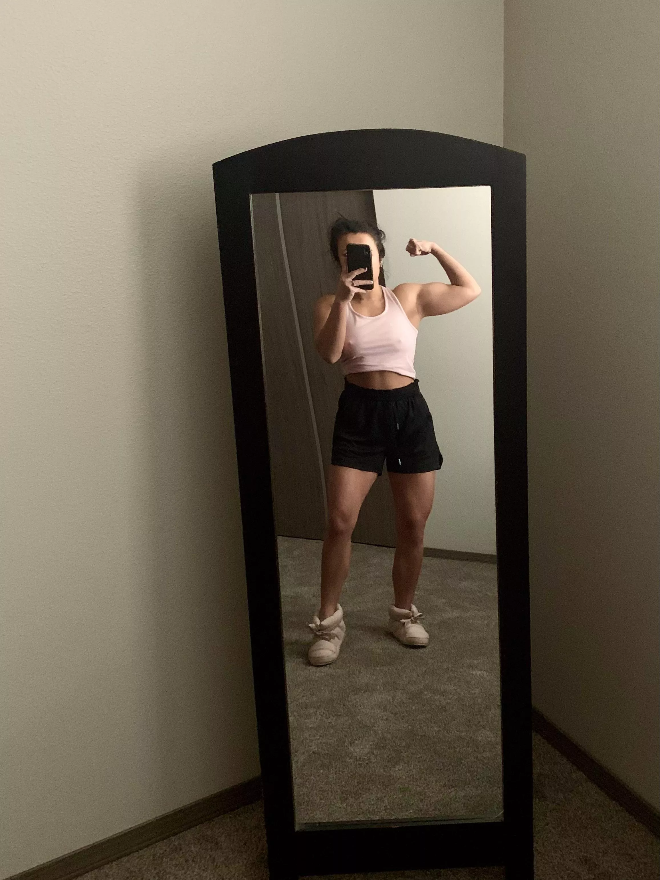 The flex before the workout 😈