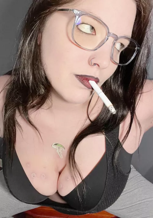 tits spilling out the triple d cups~🖤🖤